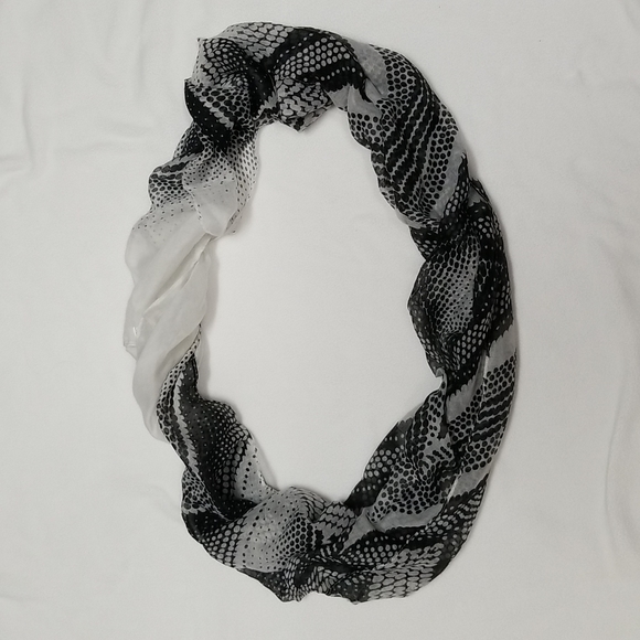 Infinity scarf black and white - Picture 1 of 2